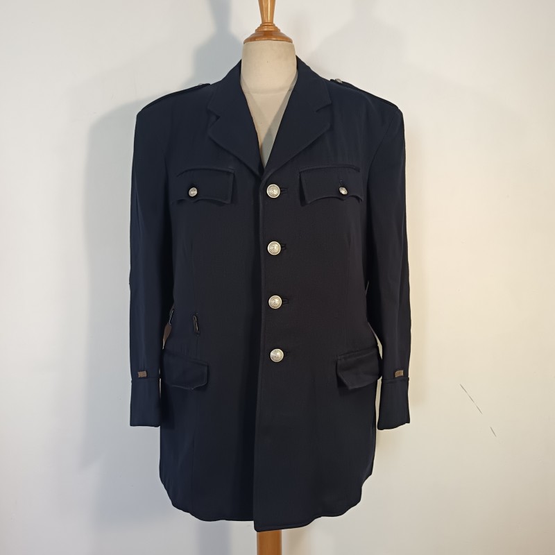 TRES BEL ENSEMBLE DE POLICE DES ANNEES 1950 HIRONDELLE PELLERINE MANTEAU UNIFORME KEPIS