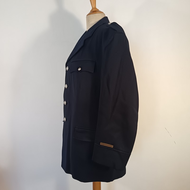 TRES BEL ENSEMBLE DE POLICE DES ANNEES 1950 HIRONDELLE PELLERINE MANTEAU UNIFORME KEPIS