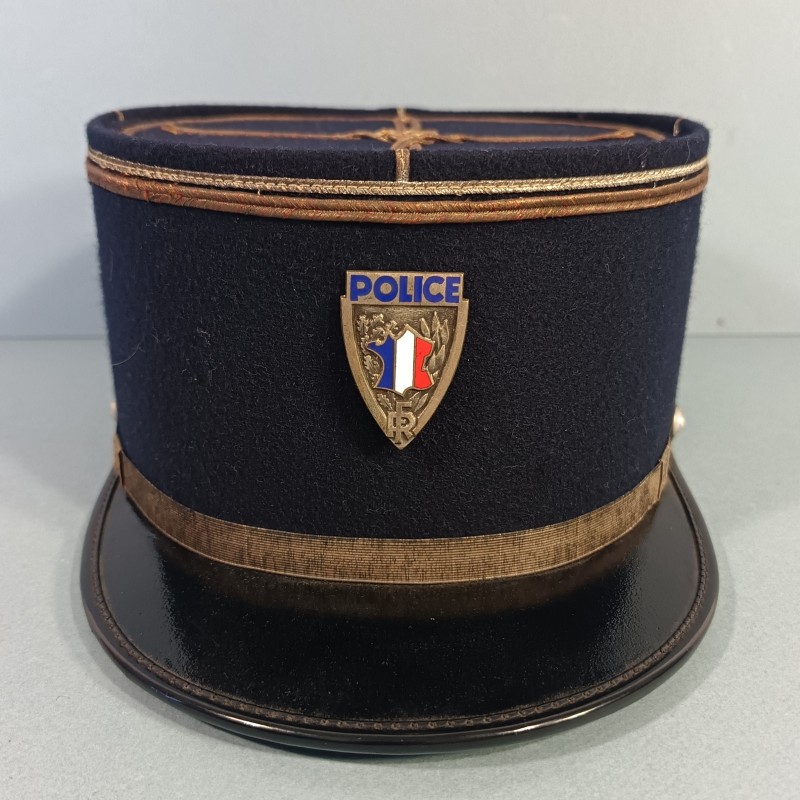 TRES BEL ENSEMBLE DE POLICE DES ANNEES 1950 HIRONDELLE PELLERINE MANTEAU UNIFORME KEPIS