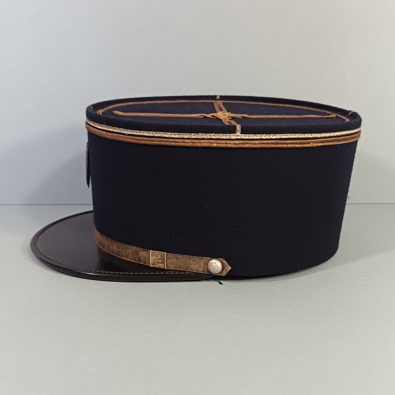 TRES BEL ENSEMBLE DE POLICE DES ANNEES 1950 HIRONDELLE PELLERINE MANTEAU UNIFORME KEPIS