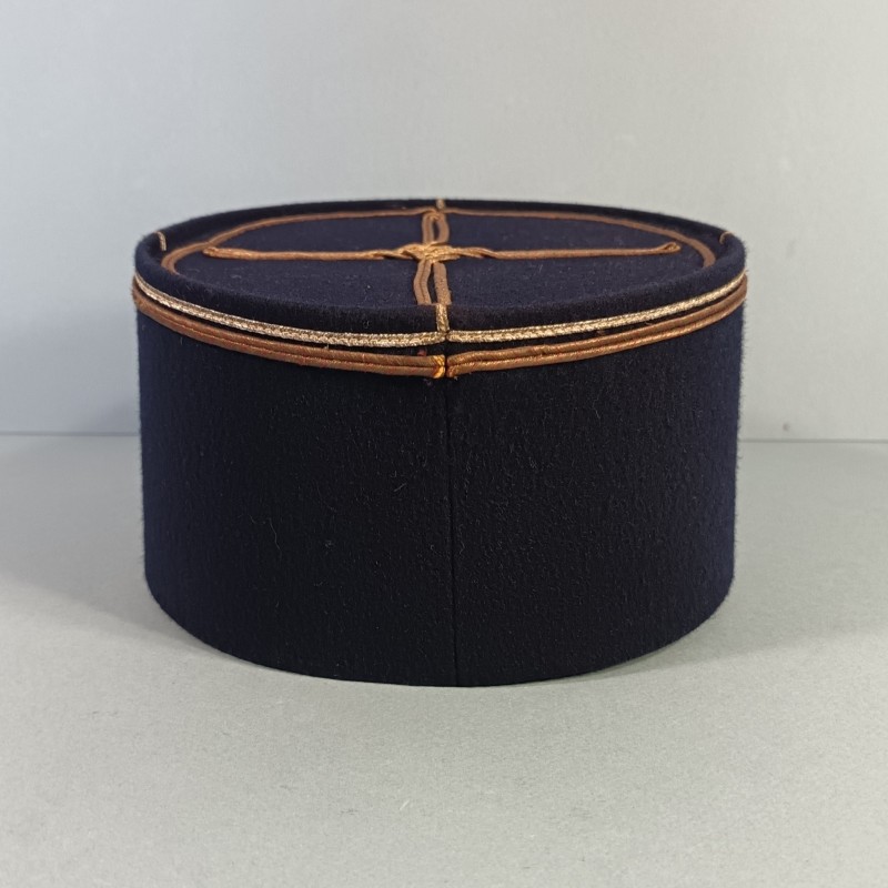 TRES BEL ENSEMBLE DE POLICE DES ANNEES 1950 HIRONDELLE PELLERINE MANTEAU UNIFORME KEPIS