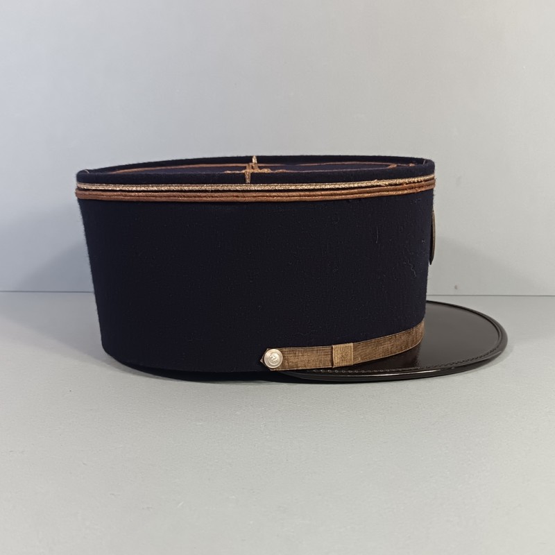 TRES BEL ENSEMBLE DE POLICE DES ANNEES 1950 HIRONDELLE PELLERINE MANTEAU UNIFORME KEPIS