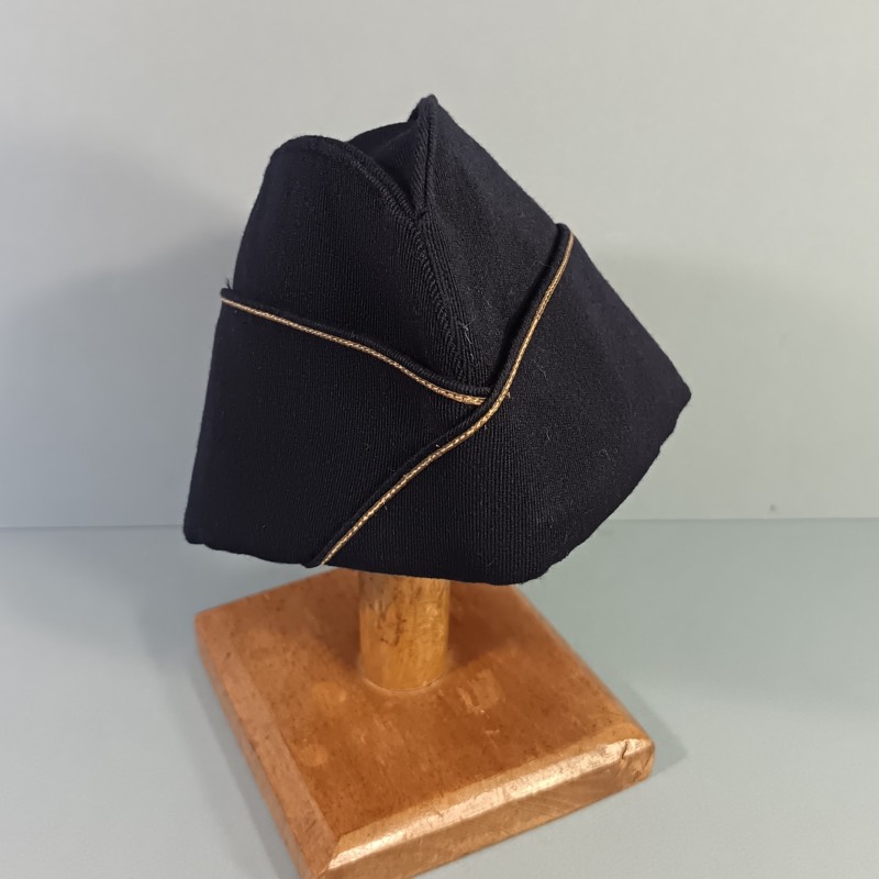 TRES BEL ENSEMBLE DE POLICE DES ANNEES 1950 HIRONDELLE PELLERINE MANTEAU UNIFORME KEPIS