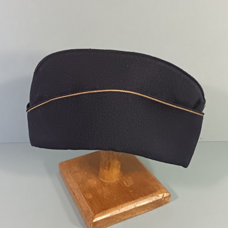 TRES BEL ENSEMBLE DE POLICE DES ANNEES 1950 HIRONDELLE PELLERINE MANTEAU UNIFORME KEPIS