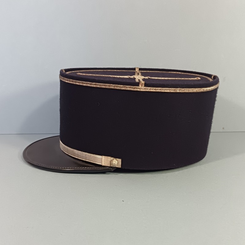 TRES BEL ENSEMBLE DE POLICE DES ANNEES 1950 HIRONDELLE PELLERINE MANTEAU UNIFORME KEPIS