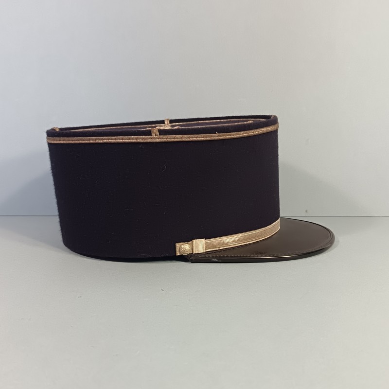 TRES BEL ENSEMBLE DE POLICE DES ANNEES 1950 HIRONDELLE PELLERINE MANTEAU UNIFORME KEPIS