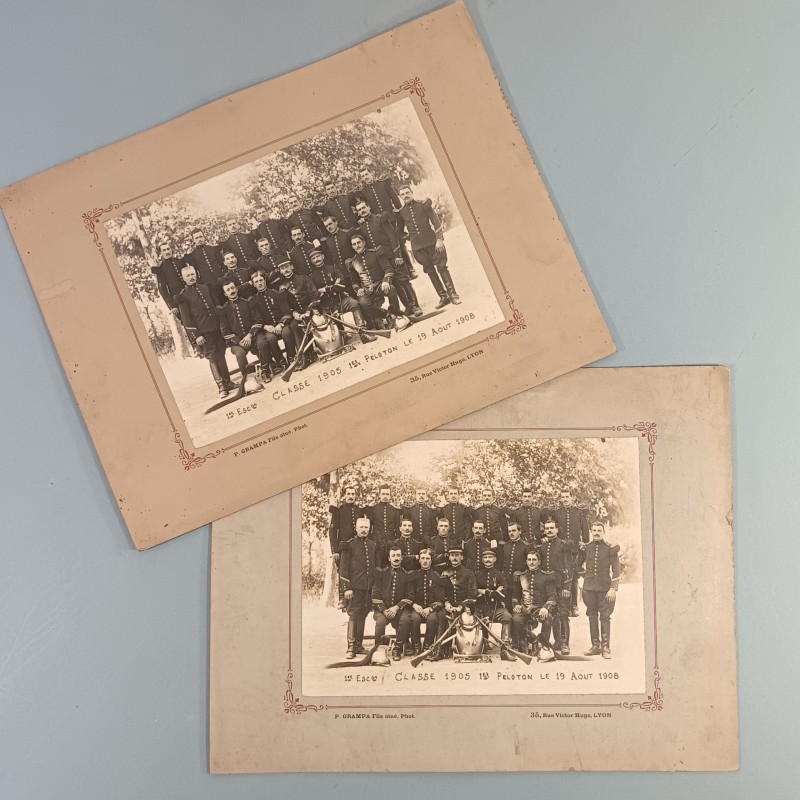 ENSEMBLE DE 2 GRANDES PHOTOS CARTONNEES IDENTIQUES DU 7 ème REGIMENT DE CUIRASSIERS CLASSE 1905