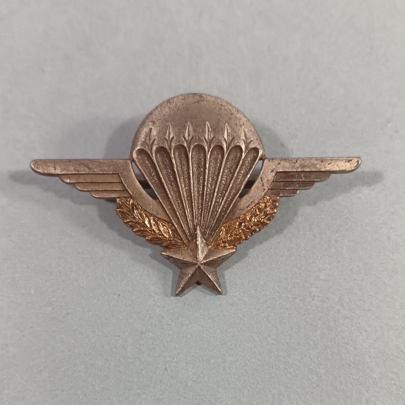 INSIGNE MILITAIRE BREVET PARACHUTISTE NON NUMEROTE EFFACE FABRICATION LE CANNET ANDORE ATTACHE A BOULES