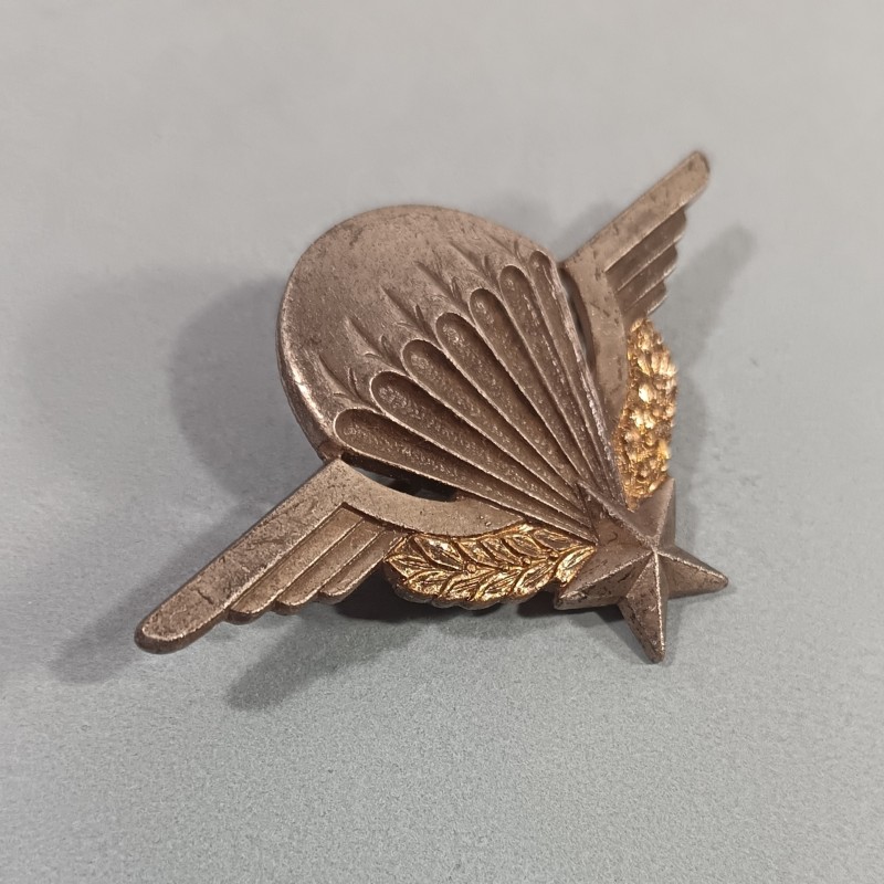 INSIGNE MILITAIRE BREVET PARACHUTISTE NON NUMEROTE EFFACE FABRICATION LE CANNET ANDORE ATTACHE A BOULES