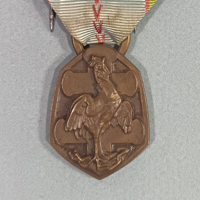 MEDAILLE COMMEMORATIVE GUERRE 1939-1945 ARMEE DE LIBERATION AVEC BARRETTES FRANCE ET ALLEMAGNE