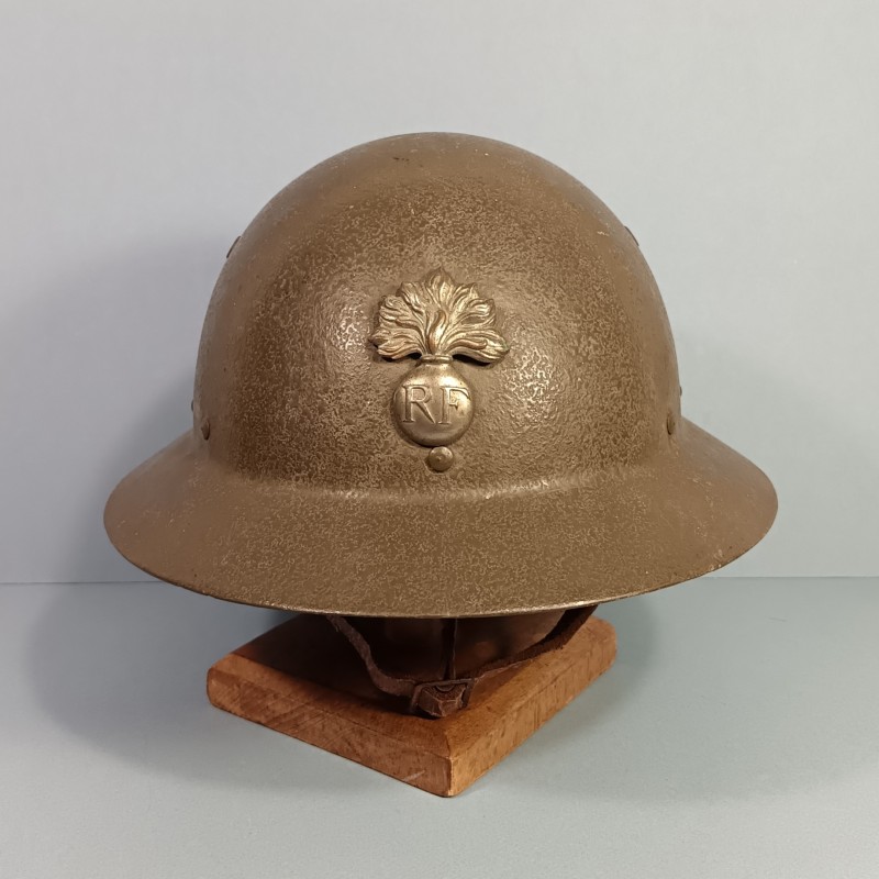 RARE CASQUE GUENEAU ARMEE FRANCAISE GENDARMERIE OU MAINTIEN DE L'ORDRE EN ZONE TROPICALE SECOND TYPE