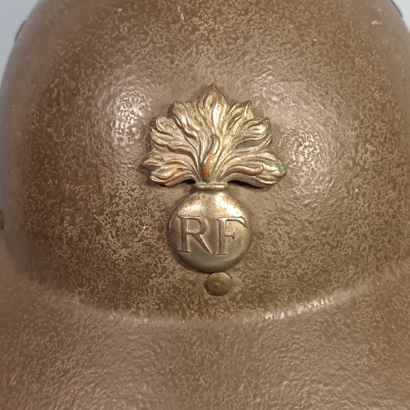 RARE CASQUE GUENEAU ARMEE FRANCAISE GENDARMERIE OU MAINTIEN DE L'ORDRE EN ZONE TROPICALE SECOND TYPE