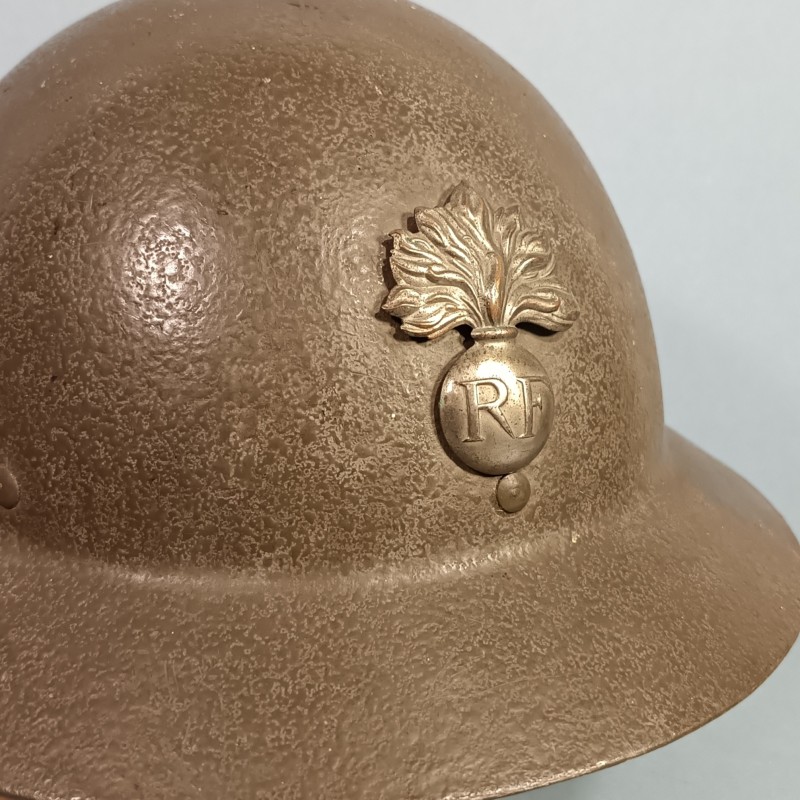 RARE CASQUE GUENEAU ARMEE FRANCAISE GENDARMERIE OU MAINTIEN DE L'ORDRE EN ZONE TROPICALE SECOND TYPE