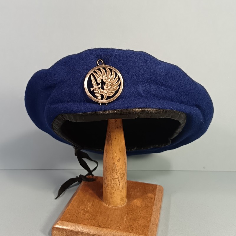 BERET BLEU ROI EN 3 PARTIES MODELE 1947 NEUF DE STOCK FABRICANT SOCIETE CHAPELIERS PARISIENS PARACHUTISTES METRO TAP