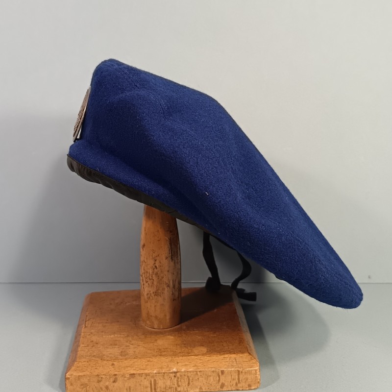 BERET BLEU ROI EN 3 PARTIES MODELE 1947 NEUF DE STOCK FABRICANT SOCIETE CHAPELIERS PARISIENS PARACHUTISTES METRO TAP
