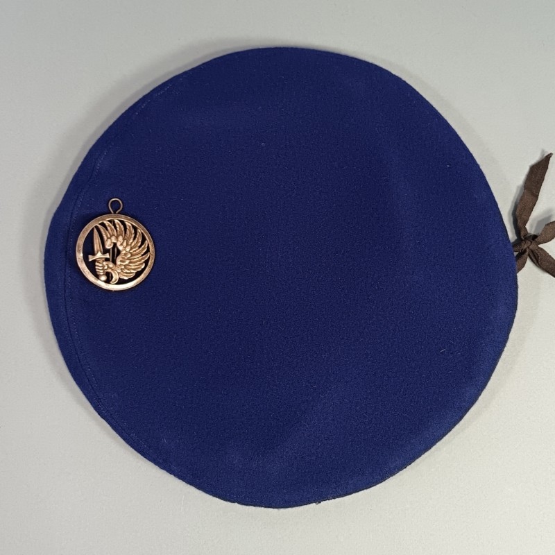 BERET BLEU ROI EN 3 PARTIES MODELE 1947 NEUF DE STOCK FABRICANT SOCIETE CHAPELIERS PARISIENS PARACHUTISTES METRO TAP