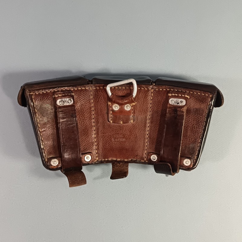 CARTOUCHIERE ALLEMANDE EN CUIR MARRON NOIRCI AVEC MARQUAGES DATE 196 POUR 6 LAMES CHARGEUR DE MAUSER 98K