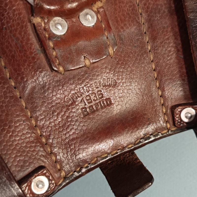 CARTOUCHIERE ALLEMANDE EN CUIR MARRON NOIRCI AVEC MARQUAGES DATE 196 POUR 6 LAMES CHARGEUR DE MAUSER 98K