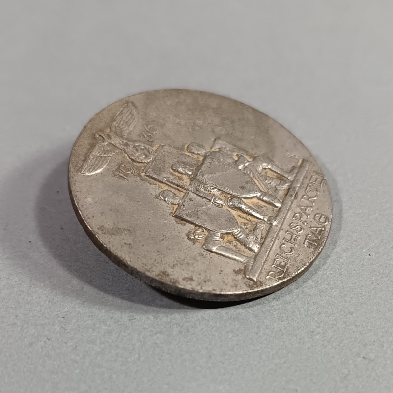 ALLEMAGNE INSIGNE DE JOURNEE REICHSPARTEI TAG 1936 FABRICATION SECONDE B.H. MAYER PFORZHEIM DIAMETRE 4 cm
