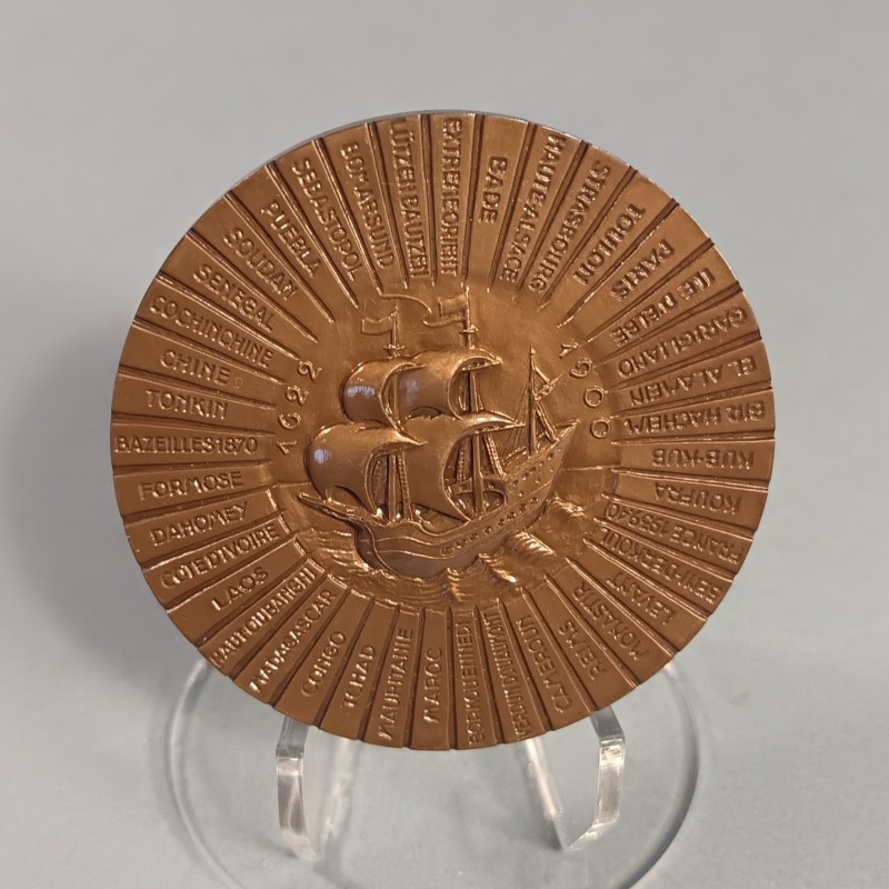 MEDAILLE EN BRONZE DU CINQUANTENAIRE DES TROUPES COLONIALES 1900 - 1950
