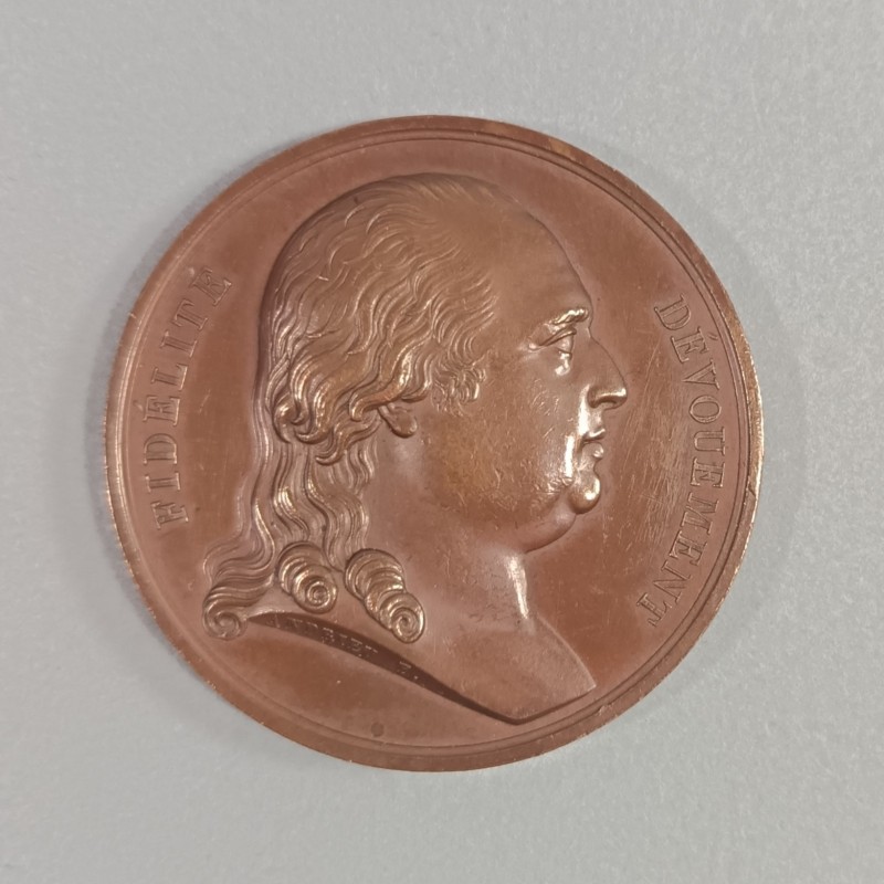 MEDAILLE LOUIS XVIII ORDRE ROYAL DU LYS OU ORDRE DE LA FIDELITE EN BRONZE DIAMETRE 4 cm