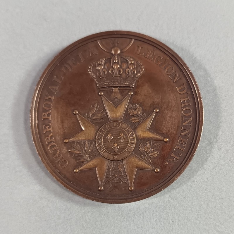 MEDAILLE LOUIS XVIII ORDRE ROYAL DE LA LEGION D'HONNEUR RESTAURATION EN BRONZE DIAMETRE 4 cm