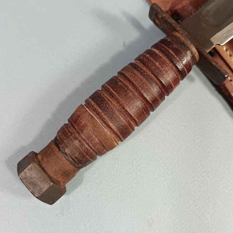 COUTEAU US DE SURVIE DE PILOTE DE L'USAAF CAMILLUS N.Y. DATE 1985 AVIATION AMERICAINE FIGTH KNIFE