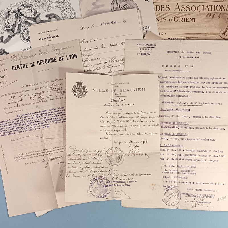SOUVENIR D'UN CAPORAL DU GENIE ENTRE 1909 ET 1937 LIVRET PAPIER DIPLOMES PHOTOS CERTIFICATS ET PERIODE 1914 1918