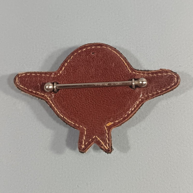 INSIGNE MILITAIRE BREVET PARACHUTISTE NON NUMEROTE FABRICATION DELSART SUR SON CUIR ET ATTACHE A BOULES