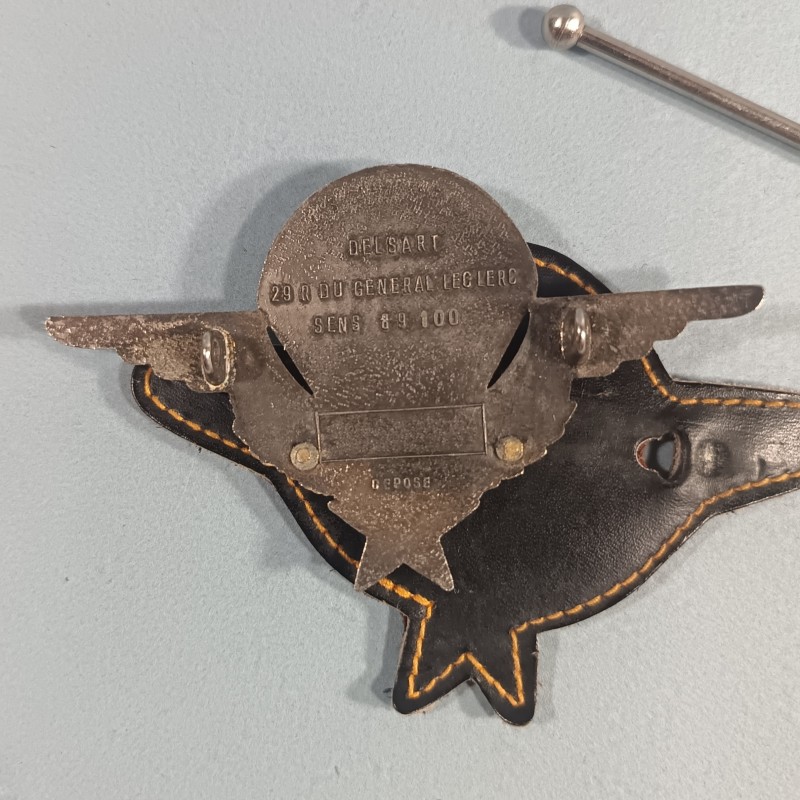 INSIGNE MILITAIRE BREVET PARACHUTISTE NON NUMEROTE FABRICATION DELSART SUR SON CUIR ET ATTACHE A BOULES