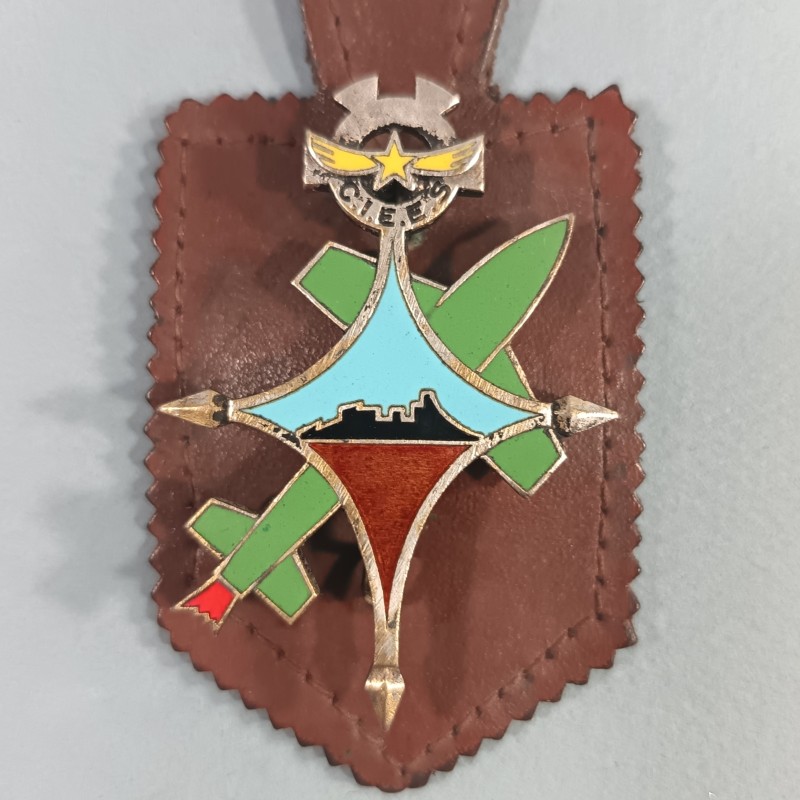 INSIGNE MILITAIRE CENTRE INTERARMEES D'ESSAIS D'ENGINS SPECIAUX COLOMB BECHAR FABRICATION COURTOIS PARIS