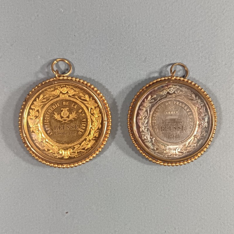 COFFRET DE 2 MEDAILLES CLASSE OR ET ARGENT PAROISSE ST BERNARD DIOCESE DE PARIS ATTRIBUEES EN 1868 SECOND EMPIRE
