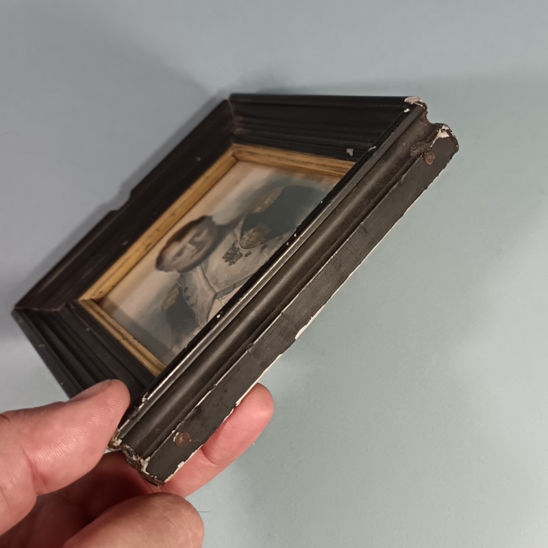 PETIT CADRE SOUVENIR DE L'EMPEREUR NAPOLEON Ier BONAPARTE GRAVURE REHAUSSEE ENCADREMENT ANCIEN