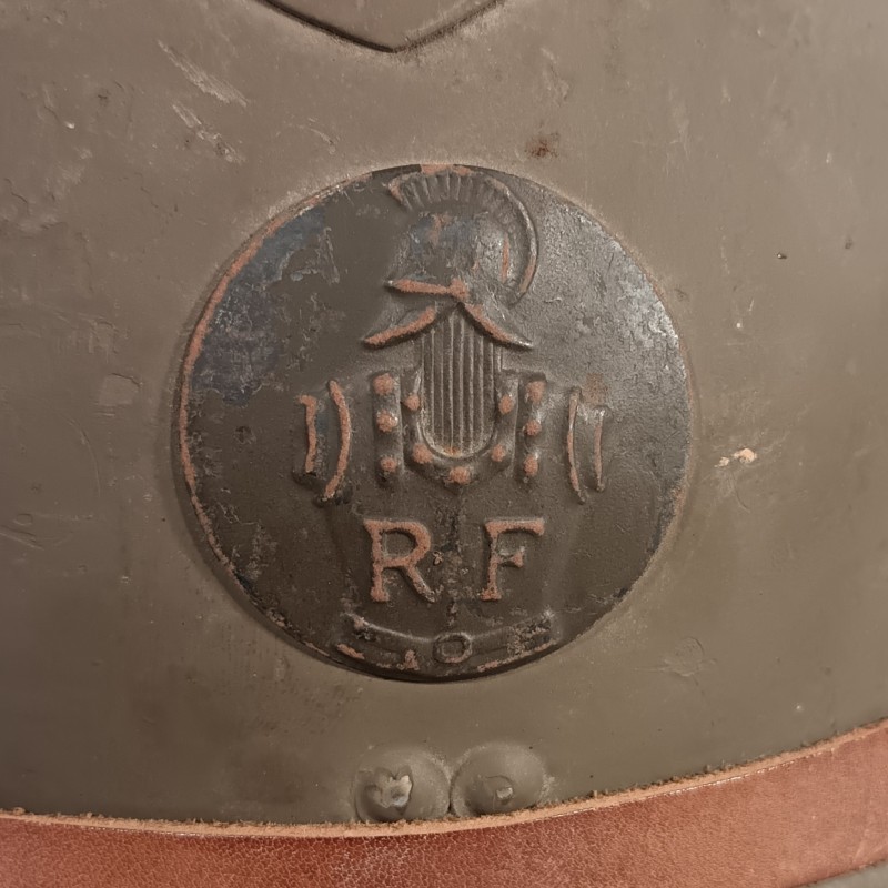 CASQUE TROUPE MODELE 1926 AVEC INSIGNE GENIE MODELE 1935 KAKI  POUR LE GENIE COMPLET