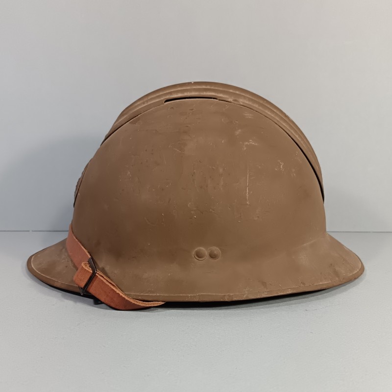 CASQUE TROUPE MODELE 1926 AVEC INSIGNE GENIE MODELE 1935 KAKI  POUR LE GENIE COMPLET