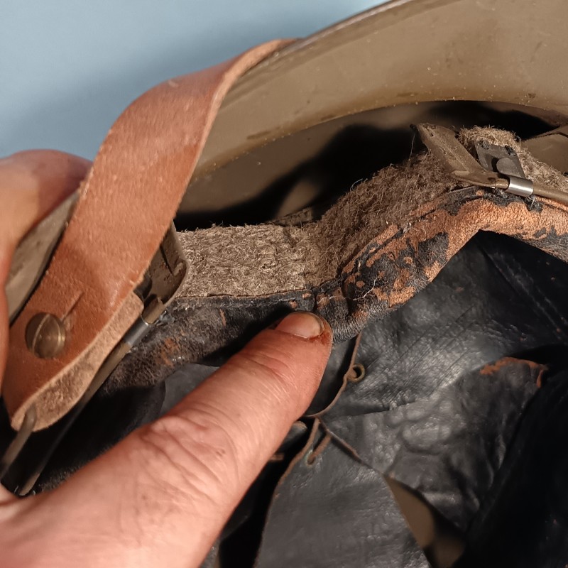 CASQUE TROUPE MODELE 1926 AVEC INSIGNE GENIE MODELE 1935 KAKI  POUR LE GENIE COMPLET