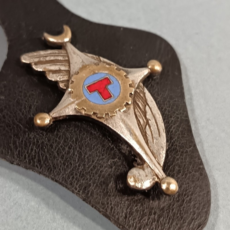 INSIGNE MILITAIRE GTR 805 GROUPE DES TRANSMISSIONS REGIONALES AIR FABRICATION DRAGO PARIS G685 SUR SON CUIR