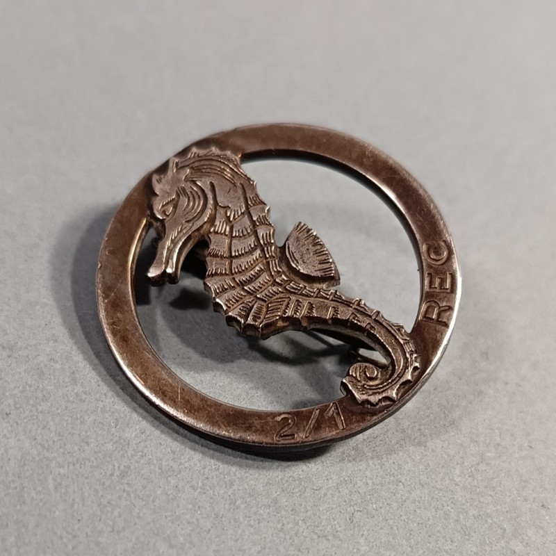 INSIGNE MILITAIRE LEGION ETRANGERE 2 ème ESCADRON DU 1 er REC REGIMENT ETRANGER DE CAVALERIE FABRICATION NON MARQUEE