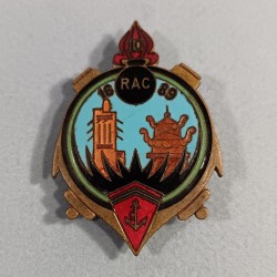 INSIGNE MILITAIRE 10 ème RAC 1689 REGIMENT D'ARTILLERIE COLONIALE FABRICATION ARTHUS BERTRAND PARIS DEPOSE ANNEES 1930-40