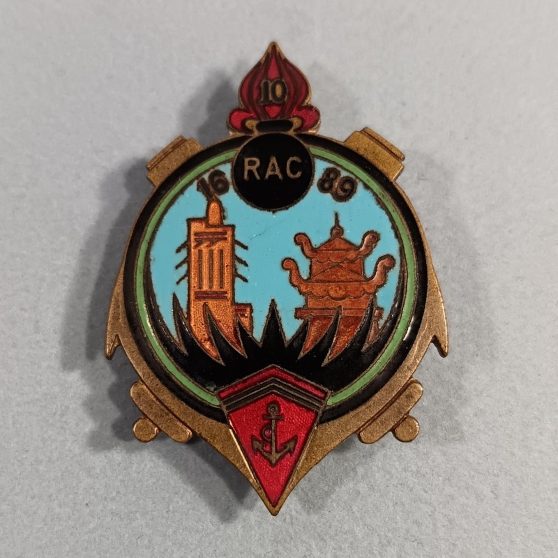 INSIGNE MILITAIRE 10 ème RAC 1689 REGIMENT D'ARTILLERIE COLONIALE FABRICATION ARTHUS BERTRAND PARIS DEPOSE ANNEES 1930-40