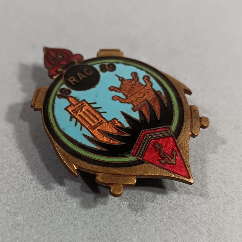 INSIGNE MILITAIRE 10 ème RAC 1689 REGIMENT D'ARTILLERIE COLONIALE FABRICATION ARTHUS BERTRAND PARIS DEPOSE ANNEES 1930-40