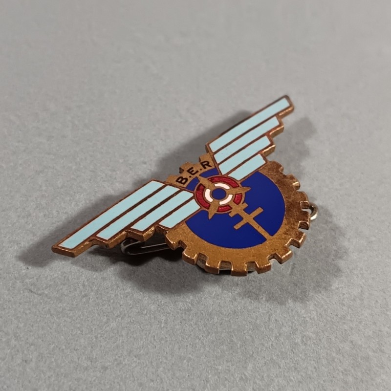 INSIGNE MILITAIRE BASE AERIENNE ECOLE DE ROCHEFORT FABRICATION NON MARQUEE ANNEES 1950