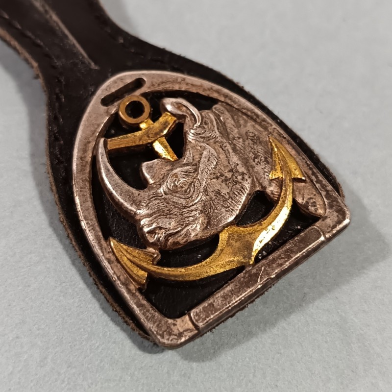INSIGNE MILITAIRE 8 ème REGIMENT DE CHASSEURS D'AFRIQUE FABRICATION DRAGO PARIS ANNEES 1960