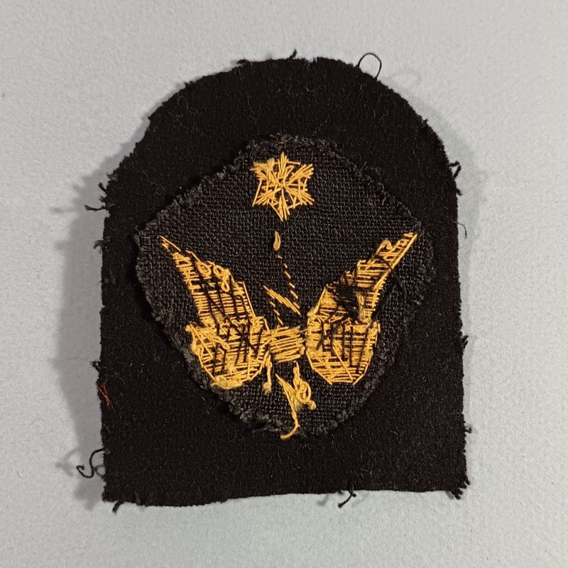 BRITISH WW2 ROYAL NAVY OPERATOR RADIO OPERATEUR RADIO MARINE ANGLAISE INSIGNE DE MANCHE BRODE EN CANNETILLE