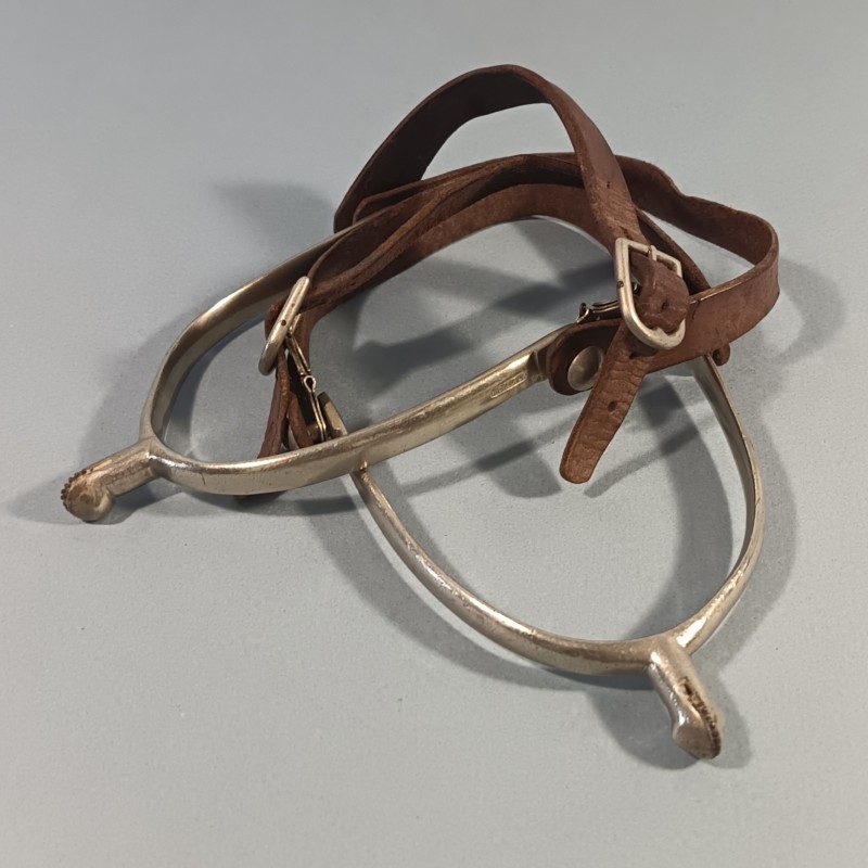 PAIRE D'EPERONS DE CAVALIER OU POUR BOTTES D'OFFICIER MONTE FRANCAIS CAVALERIE CUIR MARRON EQUIPEMENT EQUITATION WW1 ET WW2