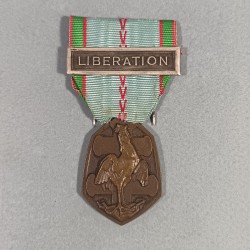 MEDAILLE COMMEMORATIVE GUERRE 1939-1945 ARMEE DE LIBERATION AVEC BARRETTE LIBERATION