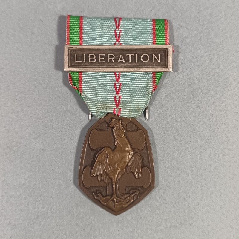 MEDAILLE COMMEMORATIVE GUERRE 1939-1945 ARMEE DE LIBERATION AVEC BARRETTE LIBERATION