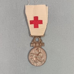 MEDAILLE DE LA CROIX ROUGE FRANCAISE SSBM SOCIETE DE SECOURS AUX BLESSES MILITAIRE ATTRIBUEE A UNE INFIMIERE 1914-1915
