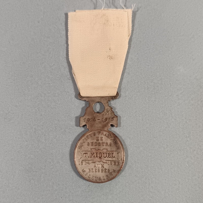 MEDAILLE DE LA CROIX ROUGE FRANCAISE SSBM SOCIETE DE SECOURS AUX BLESSES MILITAIRE ATTRIBUEE A UNE INFIMIERE 1914-1915