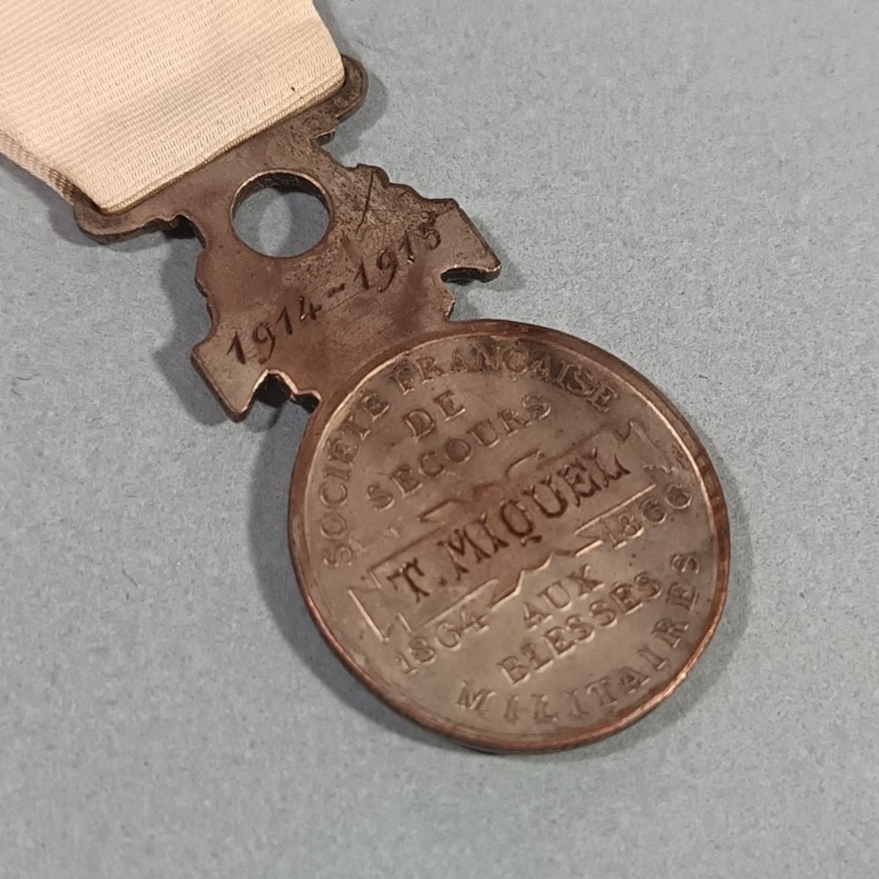 MEDAILLE DE LA CROIX ROUGE FRANCAISE SSBM SOCIETE DE SECOURS AUX BLESSES MILITAIRE ATTRIBUEE A UNE INFIMIERE 1914-1915